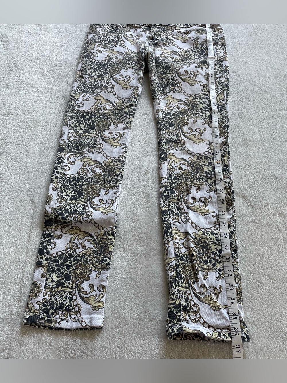 HOT KISS Skinny Lilly White and Gold Decor Print Jeans size 7 - Picture 7 of 13